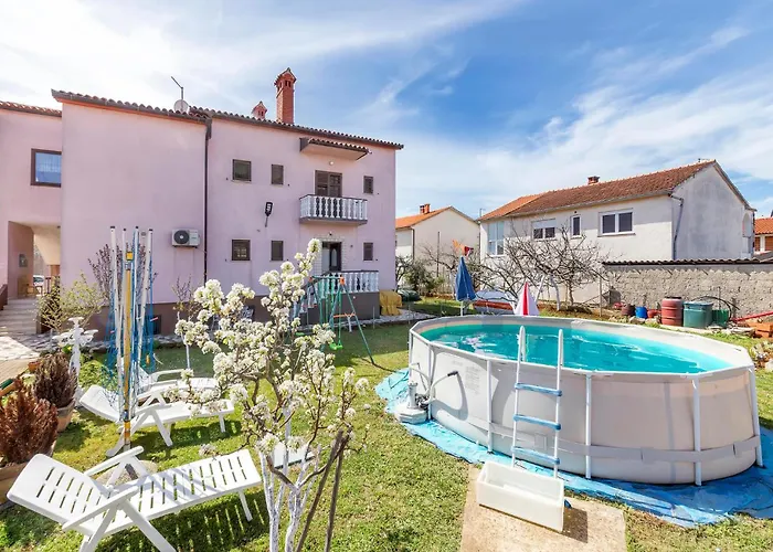 Nice Apartment In Pula With Kitchen
