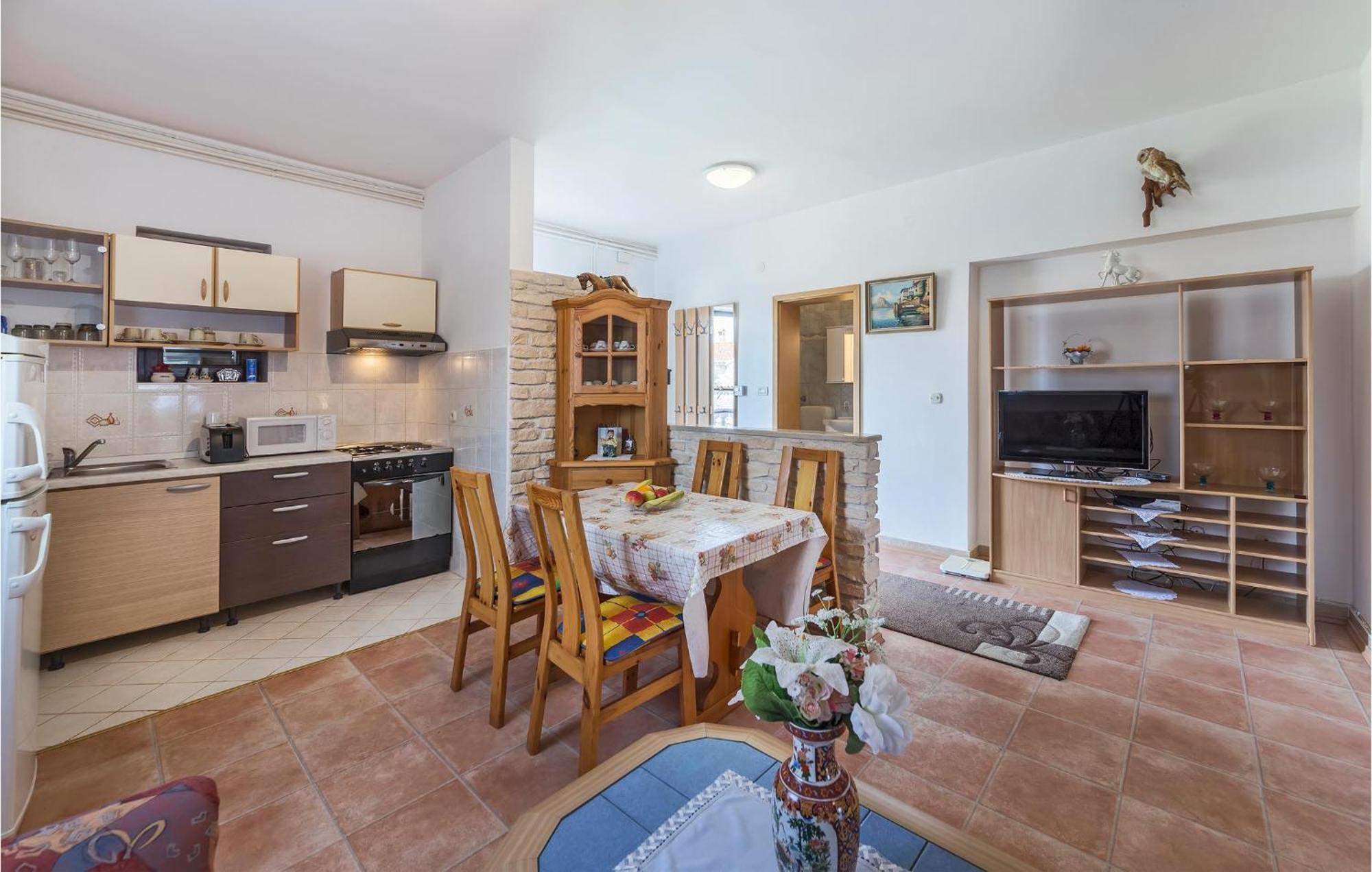 In With Kitchen * Pula
